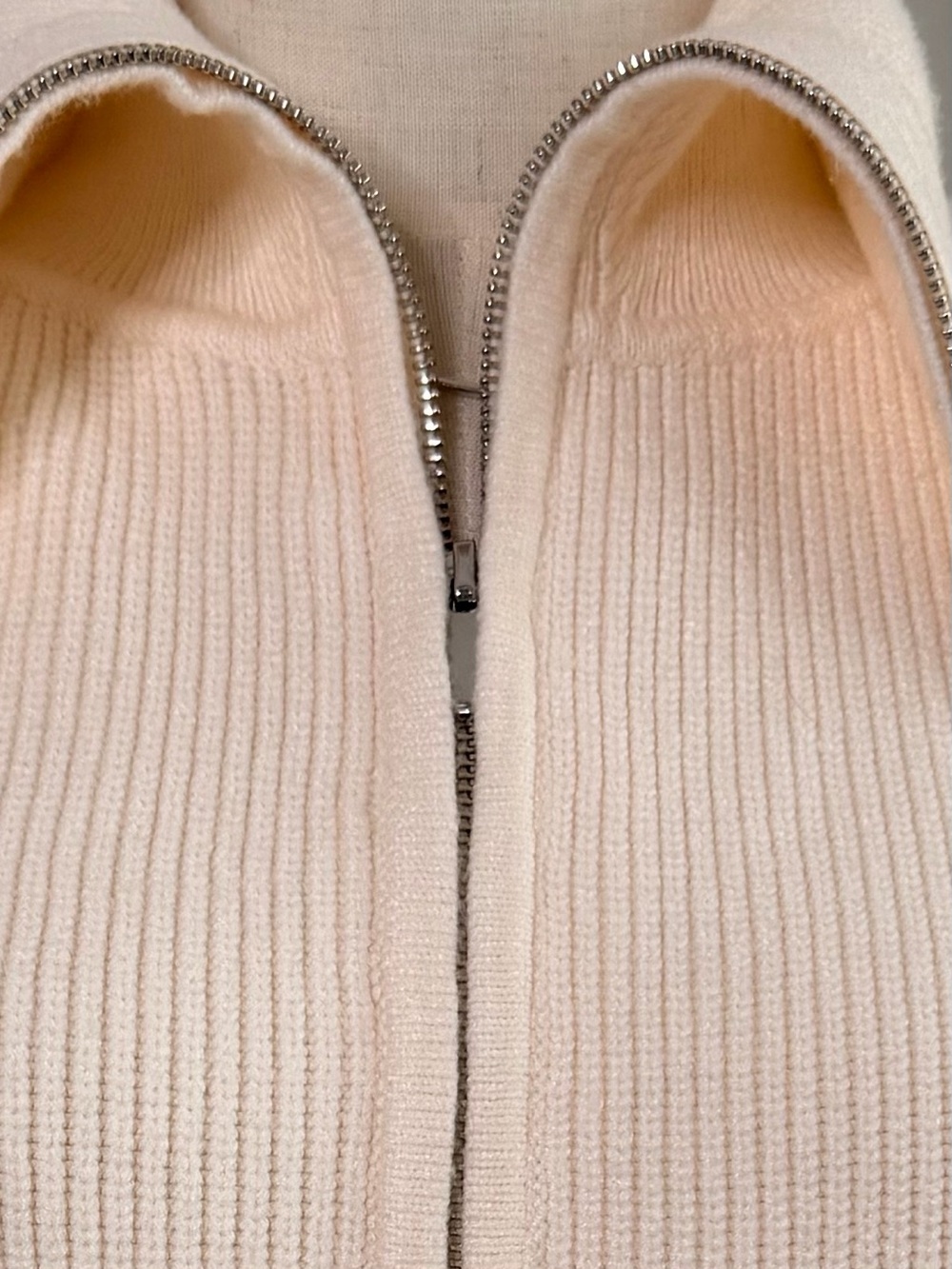 Joie Cream Ribbed Zip Front Sleeveless Sweater Vest M - Picture 4 of 13